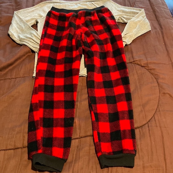 Boys Christmas Print Pajamas by Holiday #FamJams Brand.  EUC! - Picture 14 of 16
